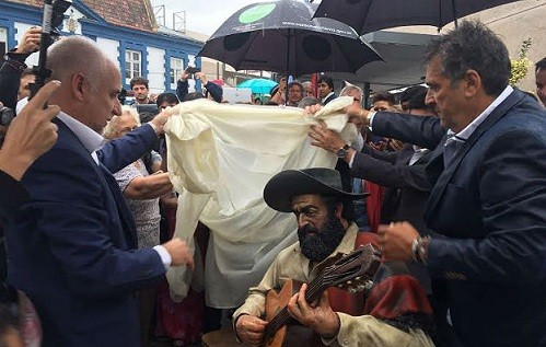 Jorge Cafrune ya tiene su estatua en la plaza Próspero Molina