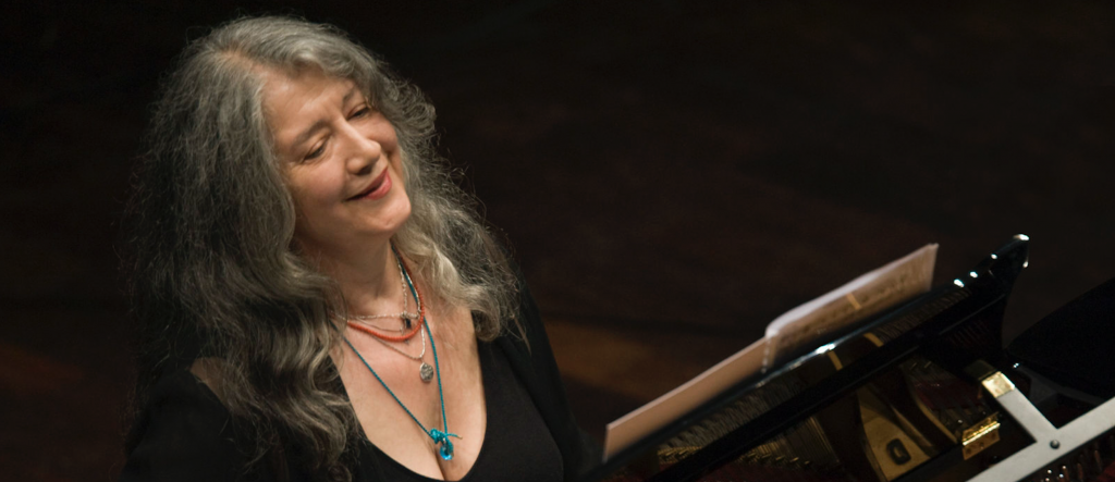 Martha Argerich, la enigmática diosa del piano que a los 83 sigue “tocando y nada más”