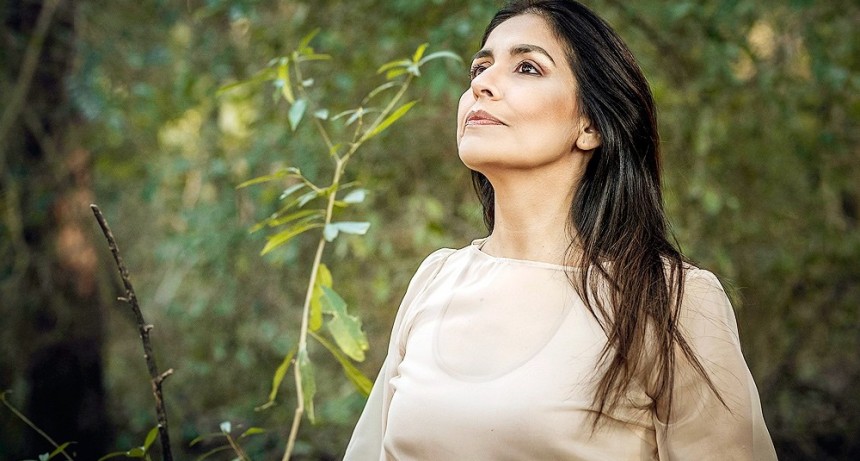 La voz santafesina de Patricia Gómez se multiplica con “De raíz”