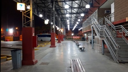 Detuvieron a siete personas por comercializar PCR falsificados junto a pasajes de micro