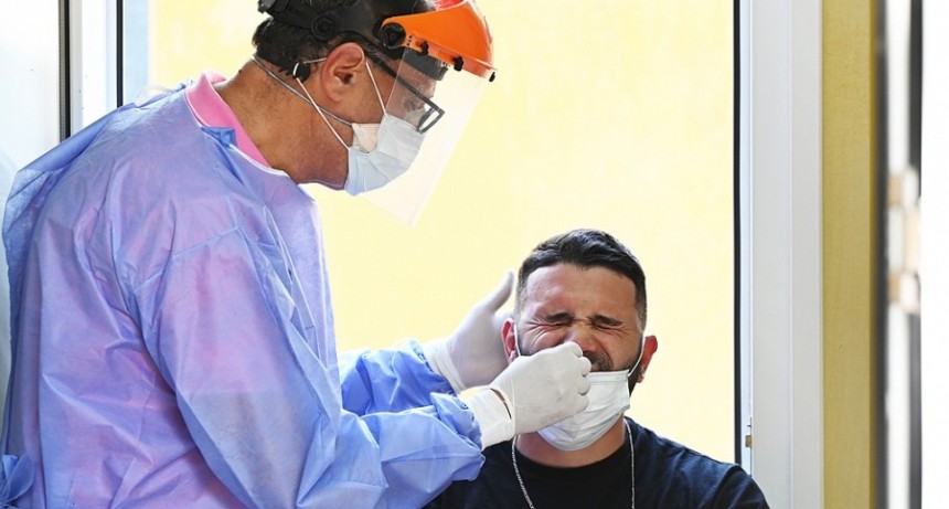 Se registraron 12 muertes y 20.020 nuevos contagios de coronavirus en la Argentina