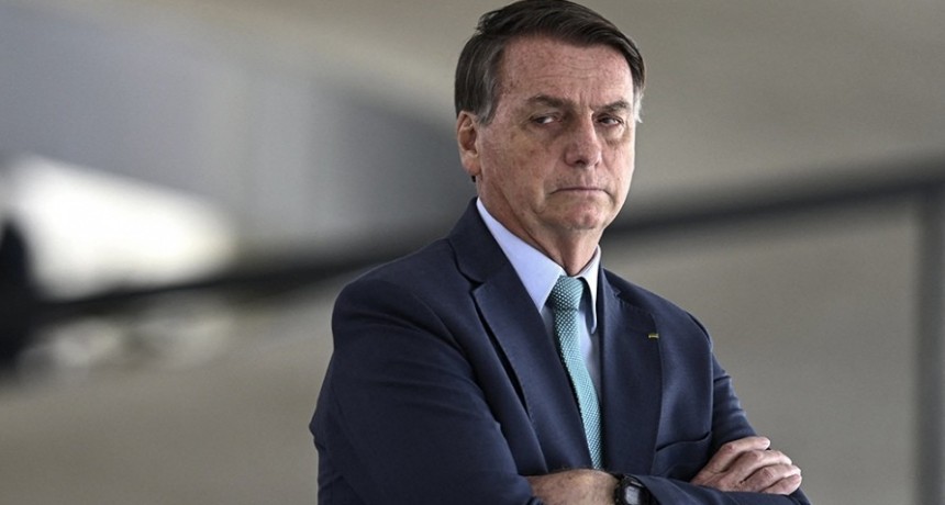 Internaron de urgencia a Bolsonaro por una posible obstrucción intestinal