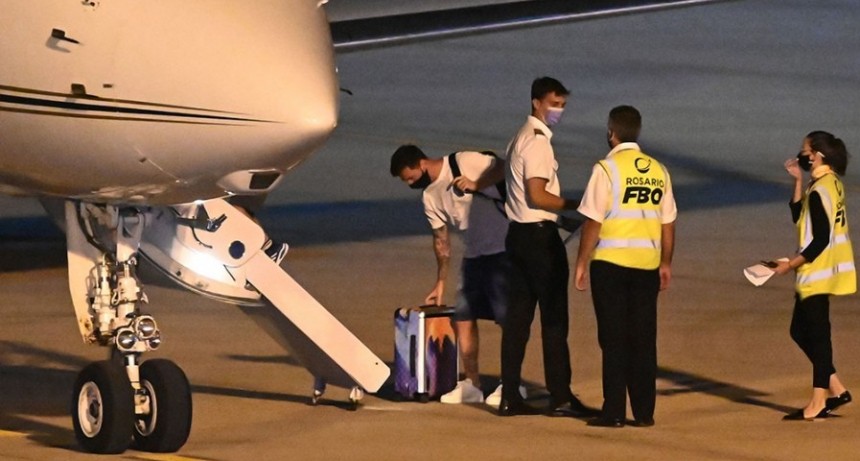 Messi viaja rumbo a Francia y por la tarde llegará a París