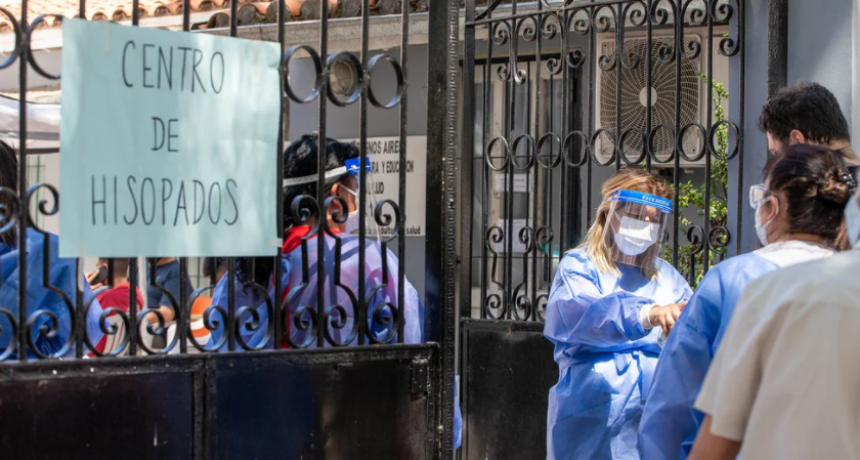 Cinco datos que preocupan a los expertos tras pasar la barrera de los 110.000 contagios de COVID-19 en el país