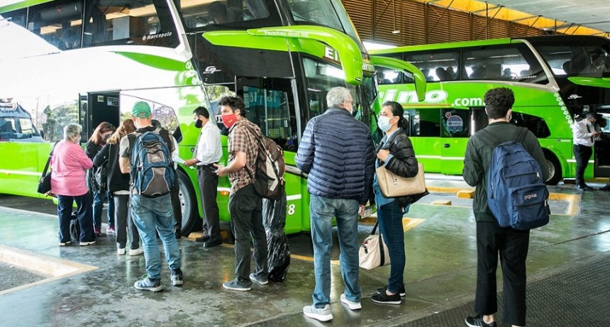 Está a punto de implementarse el pase sanitario en el transporte de media y larga distancia