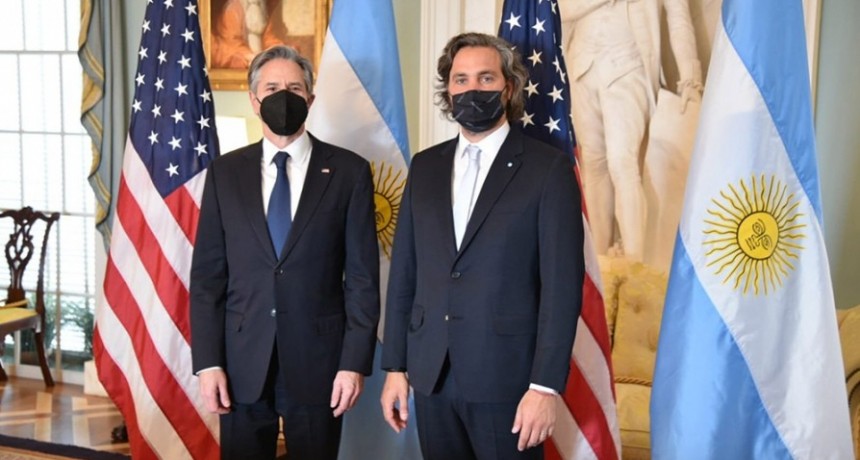 Cafiero regresa al país con un 