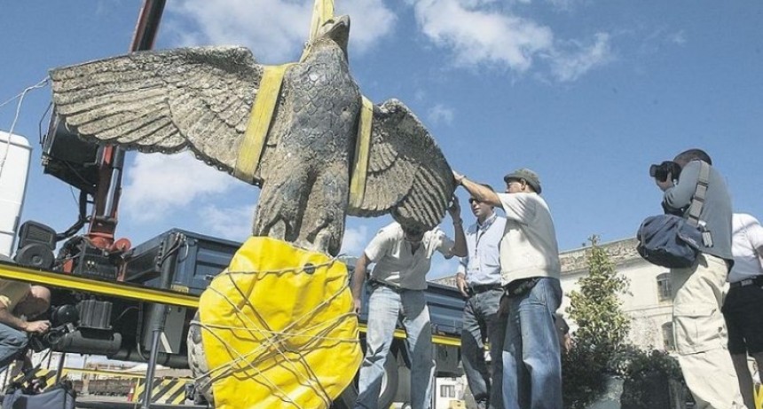 Uruguay debe decidir qué hacer con el águila y esvástica que ornamentaban al Graf Spee