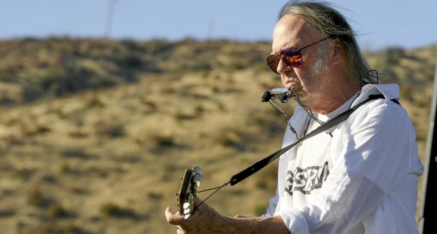 Tras la protesta de Neil Young, Spotify incluirá una advertencia en los contenidos sobre coronavirus