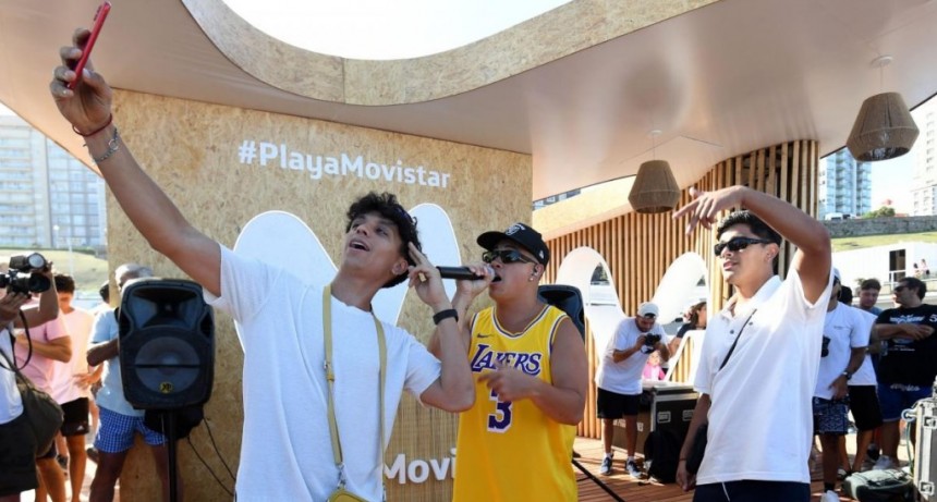 Sorpresivo show de FMK en Mar del Plata en la apertura de un balneario