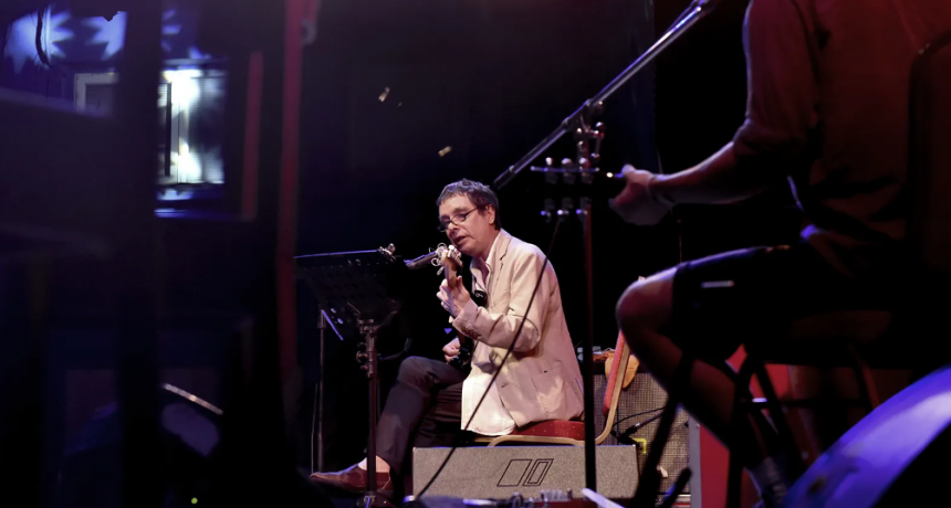 Cabrera reivindicó la potencia de la poesía y la canción