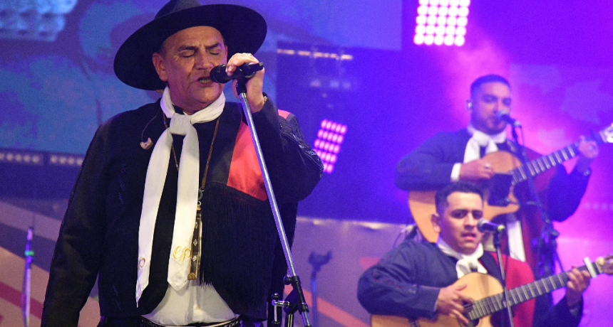 Una plaza colmada por Palavecino para la exaltación criolla y patriótica en Cosquín