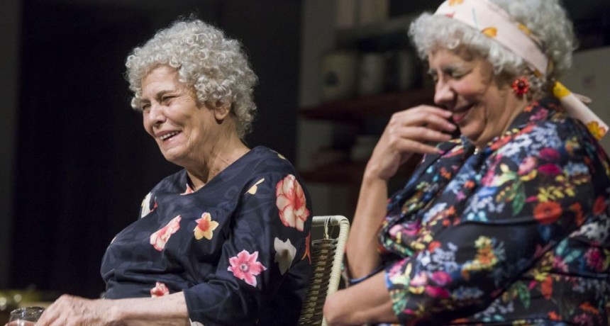 Por cinco funciones vuelven Leonor Manso e Ingrid Pelicori en “Cae la noche tropical”