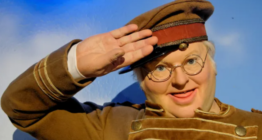 Benny Hill, 100 años del comediante que conquistó el mundo y murió solo