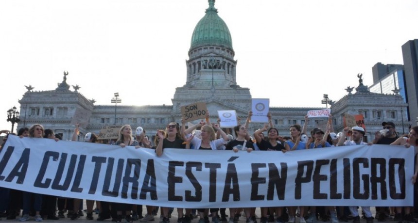 Charly, Fito, Leonardo Sbaraglia y más de 20.000 firmas en defensa de la cultura