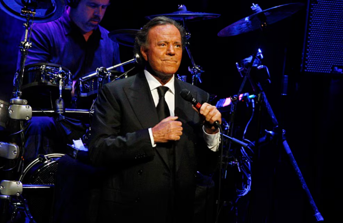 Acusaciones estremecedoras contra Julio Iglesias: exempleadas denuncian abusos y humillaciones