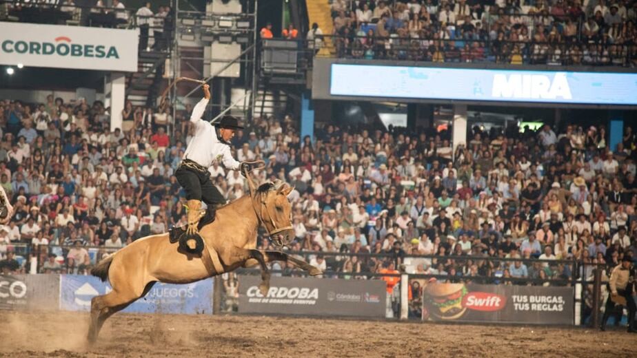 Lluvias intensas obligaron a suspender una noche del Festival de Jesús María y sumar una fecha extra