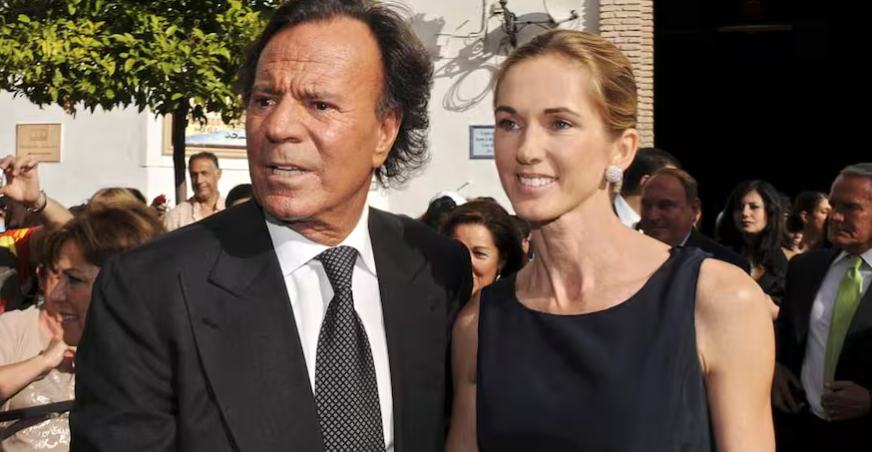 Alarma en el entorno de Julio Iglesias: su esposa viajó de urgencia a Punta Cana tras un aviso crítico