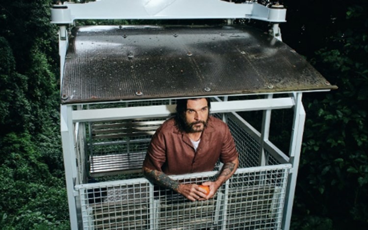 Juanes presenta “Hagamos que”, una canción donde el amor se vuelve eterno