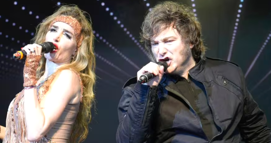 Milei estalla en Mar del Plata: canta con Fátima Florez, recibe apoyo y también fuertes protestas