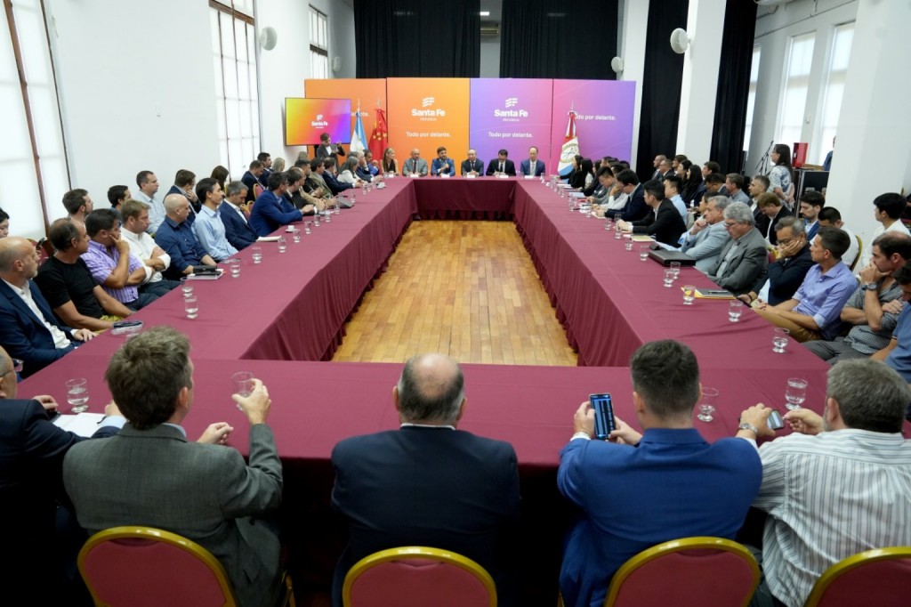 ¡Santa Fe se lanza a la conquista de China! Pullaro va por inversiones millonarias en puertos y trenes