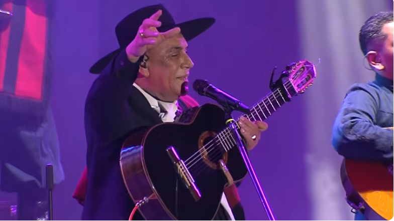 Cosquín 2026, séptima luna: el Chaqueño convirtió la Plaza en carnaval y Milo J dijo presente en silencio