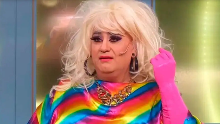 Violento ataque homofóbico contra La Barby a la salida de Radio Pop: tuvo que intervenir la policía