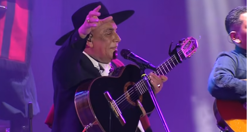 Cosquín 2026, séptima luna: el Chaqueño convirtió la Plaza en carnaval y Milo J dijo presente en silencio