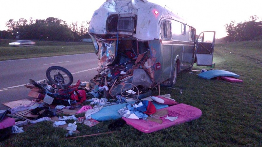 Un muerto y cinco heridos al chocar un camión y un motorhome en Zárate