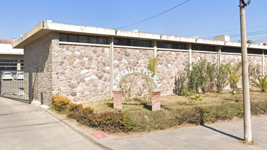 Seis policías demorados por presunto robo de dinero