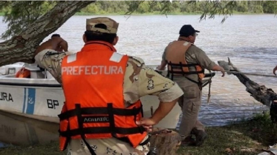 Se metieron al arroyo para refrescarse, desaparecieron y los encontraron muertos