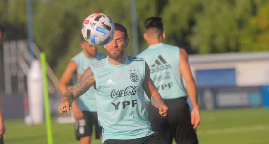 Argentina, con muchas bajas, defiende su invicto ante una urgida Colombia