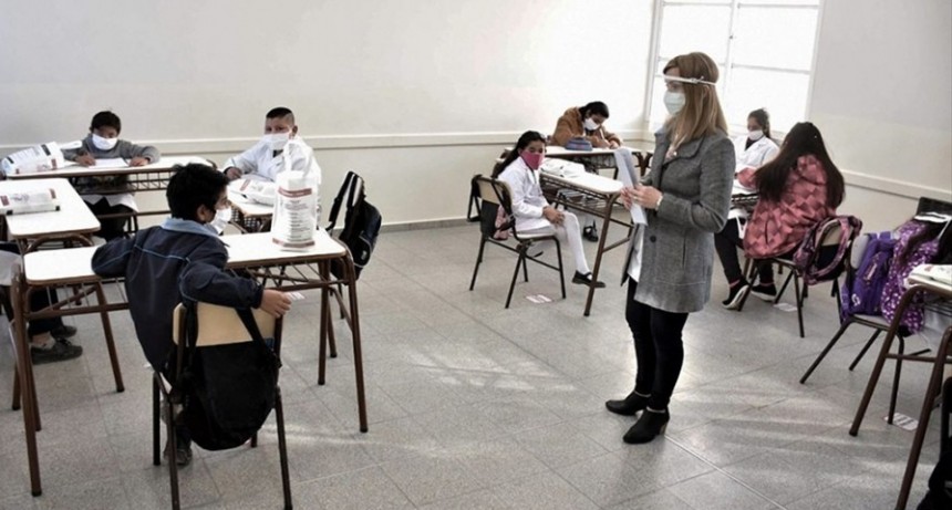 Clases en CABA: eliminan el aislamiento de estrechos asintomáticos y las burbujas