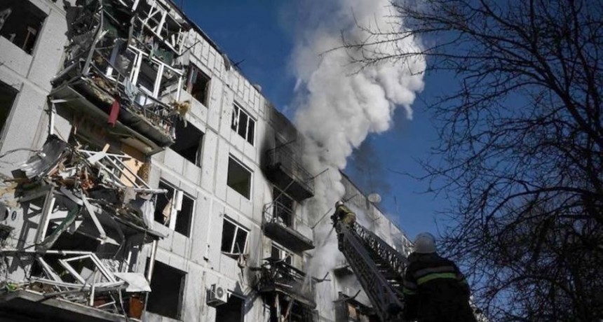 Comenzaron los bombardeos rusos en Ucrania y crece la tensión mundial