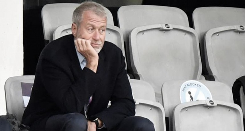 El dueño del Chelsea, cercano a Putin, entregó al club a un fideicomiso