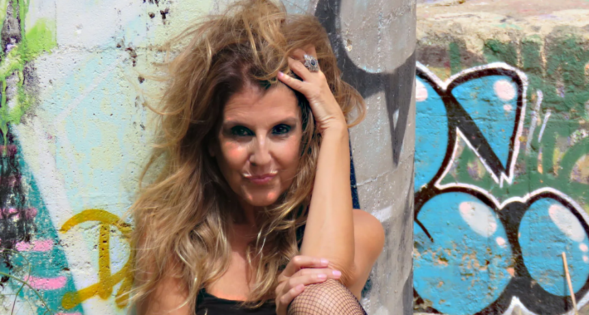 Gabriela Torres canta “Canciones encendidas” en su primer show del año