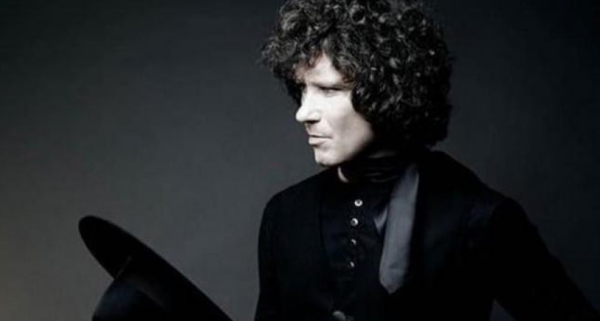 Enérgico regreso de Enrique Bunbury con 
