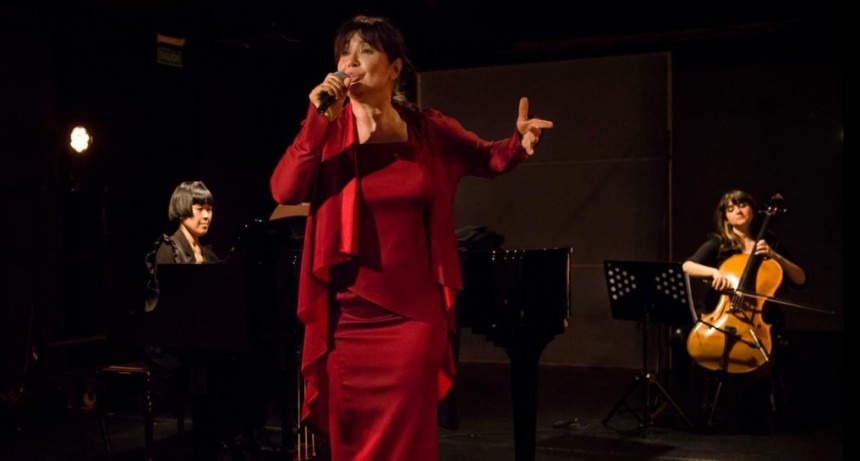 Sube al San Martín la puesta de “Borges y yo...”, de Hanna Schygulla y con Andrea Bonelli