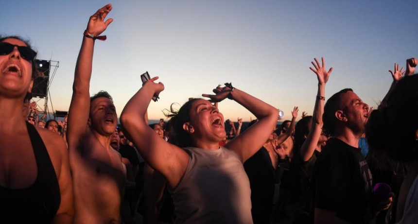 El toque internacional de Slash y el reinado de Ciro coronaron el cierre del Cosquín Rock