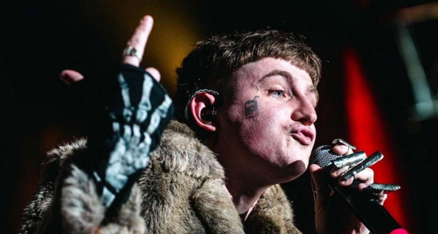 Dillom ratificó la dimensión política de la canción popular