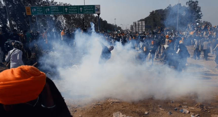Rebeli&oacute;n mundial del agro: con fuertes disturbios, los tractorazos llegaron tambi&eacute;n a la India