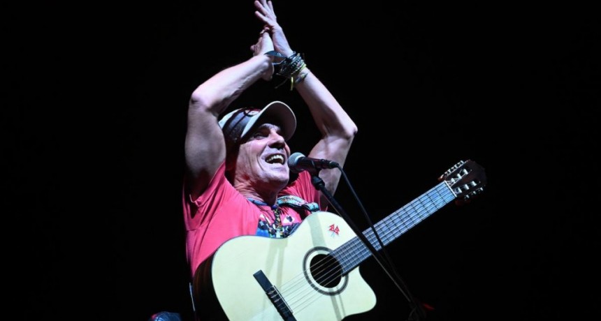 Manu Chao provocó una fiesta llena de música, compromiso social y esperanza en Rosario