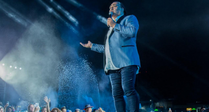 Noche de premiados, la palabra justa de José Luis Aguirre y la fiesta chayera de Sergio Galleguillo