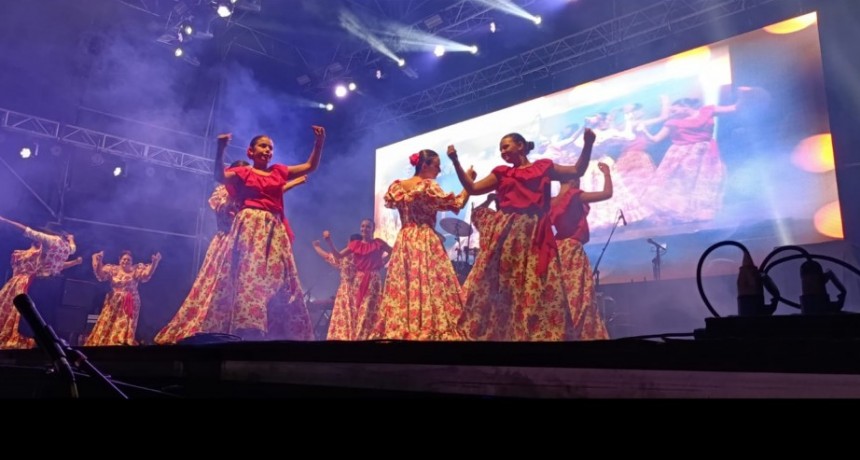 Con una plaza José Manuel Estrada repleta se llevó a cabo la noche final del Festival Henderson Canta 2025