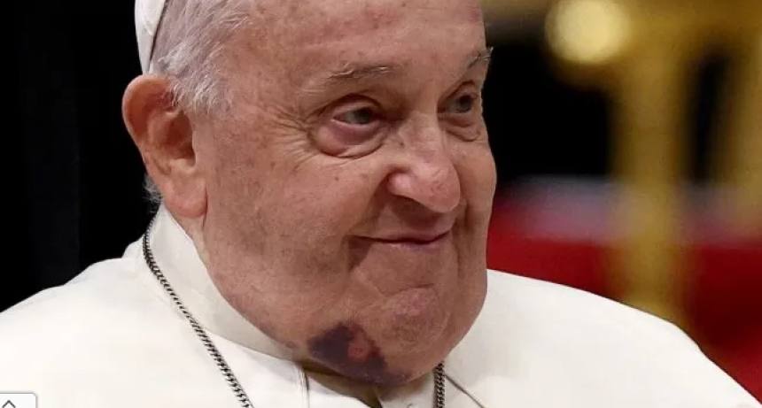 El papa Francisco se reunió en el hospital con el número 2 del Vaticano para hablar de candidatos a la santidad