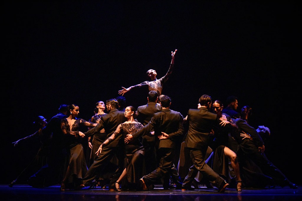 Enlazados, por el Ballet Folklórico Nacional