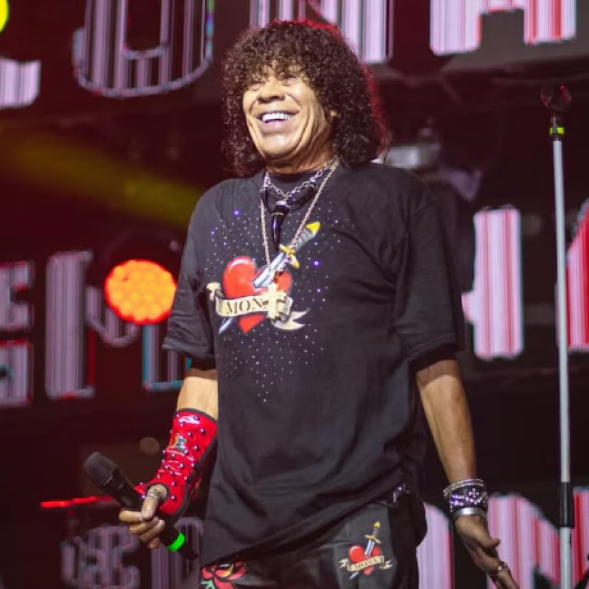 Alarma en C&oacute;rdoba: La Mona Jim&eacute;nez debi&oacute; frenar su show por falta de aire