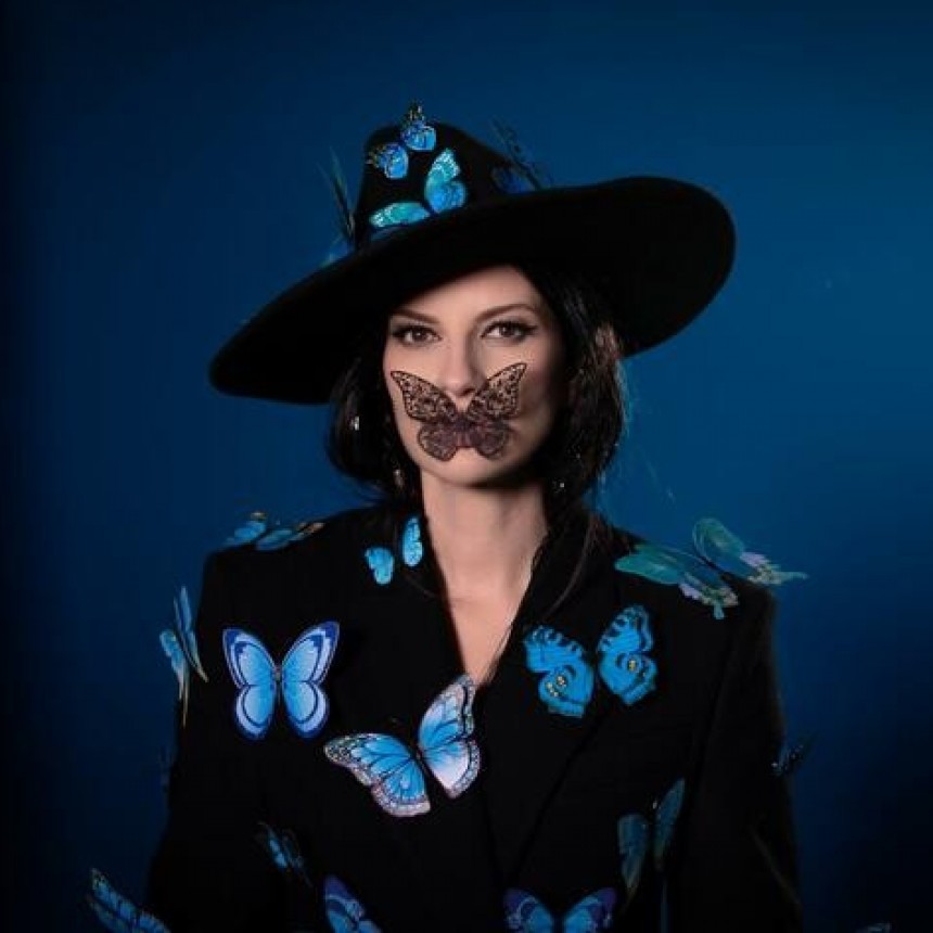 Laura Pausini revive un clásico del rock argentino en clave latina