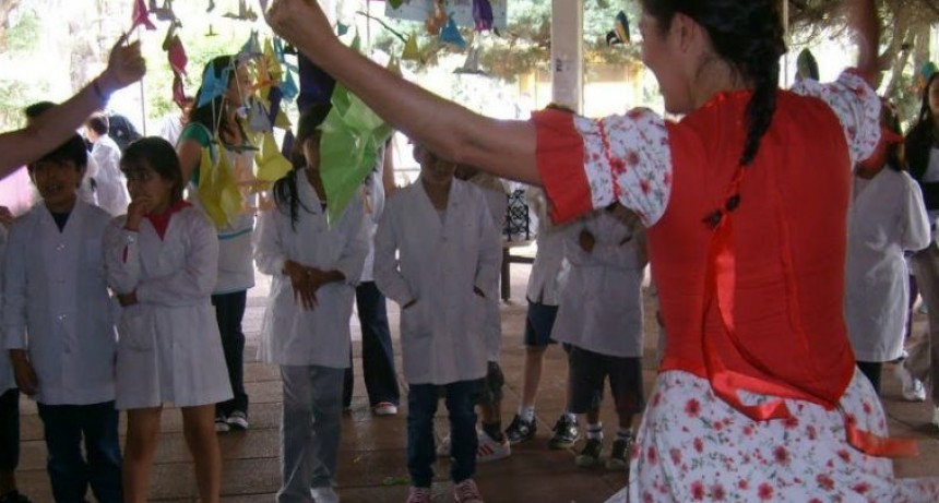 Avanza el proyecto para recuperar el folklore en las escuelas