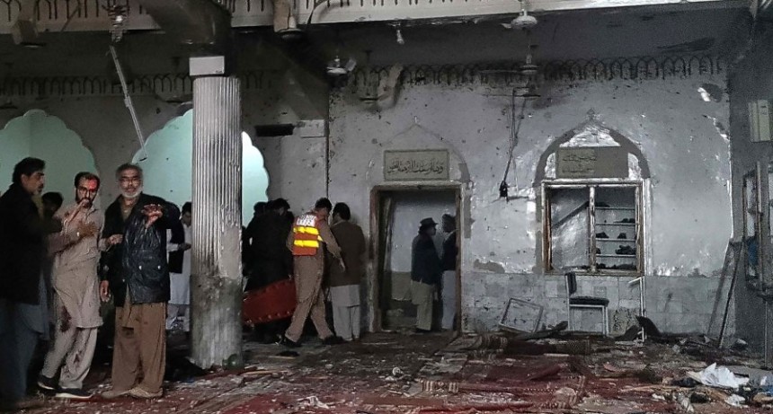 Al menos 30 muertos en un atentado en una mezquita en Pakist&aacute;n