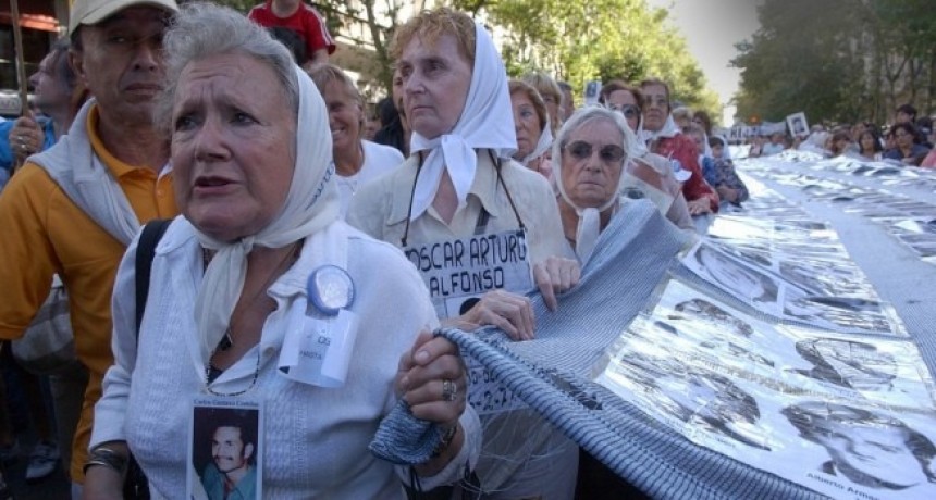 La Plaza de Mayo vuelve a ser el epicentro de la conmemoración a 46 años del golpe